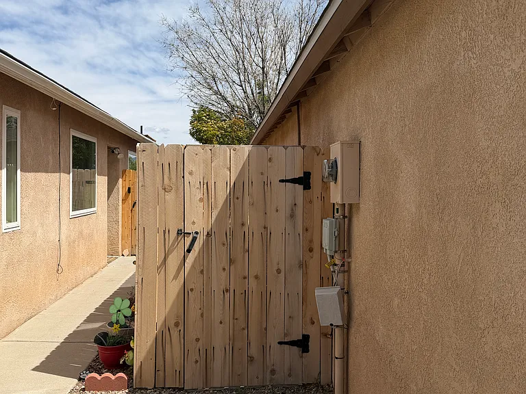 10652 Neptune St NW — Photo 26