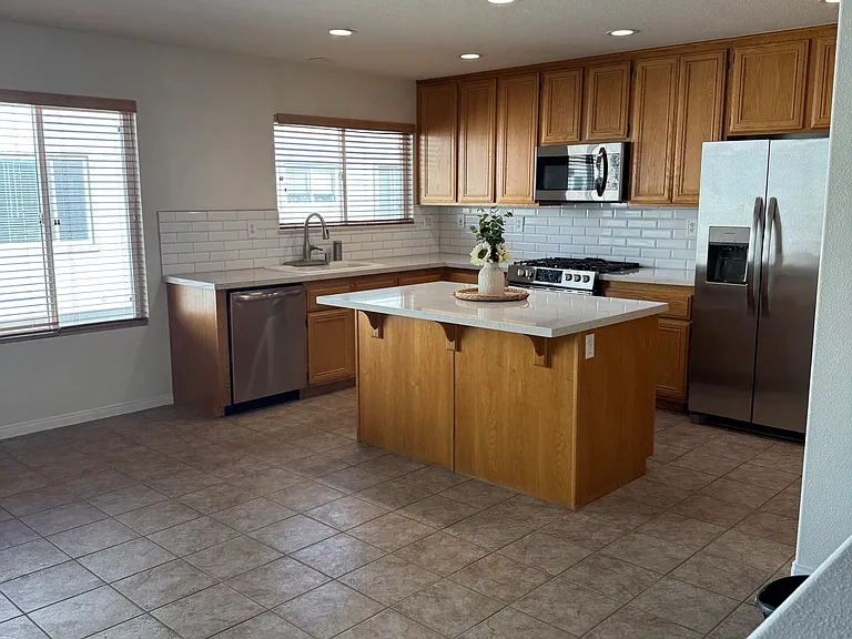 25709 Holiday Cir — Photo 2