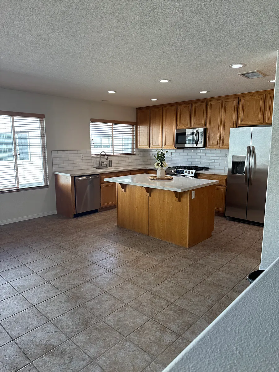 Building Photo - 25709 Holiday Cir