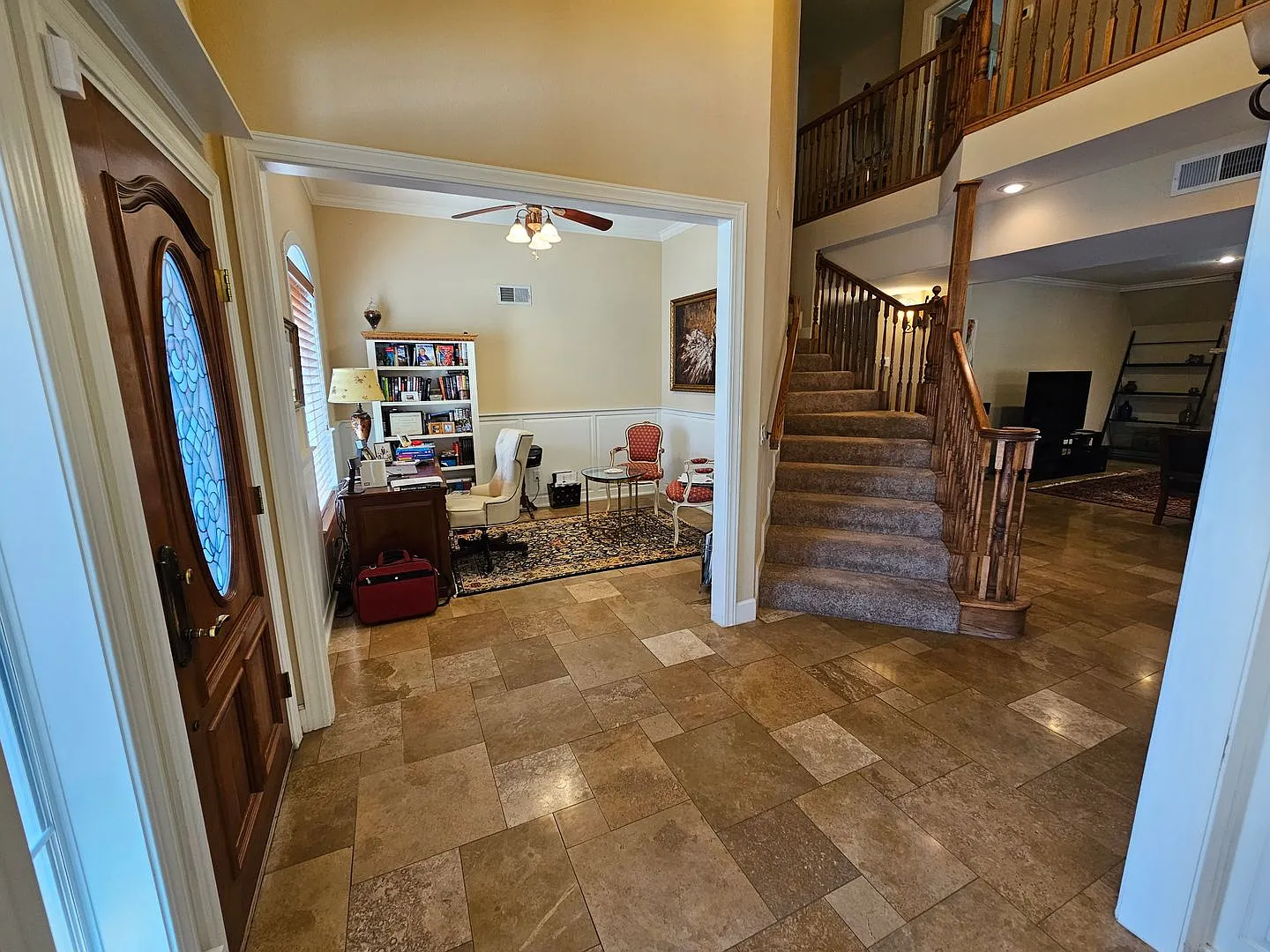Executive 4 Bedroom-3.5 Bath Home with Solar — Photo 3
