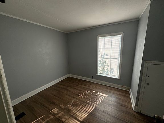 5th image of 107 Clark St