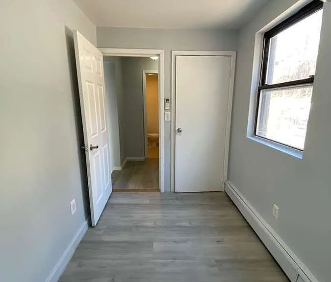 176 Oak St #3R — Photo 4