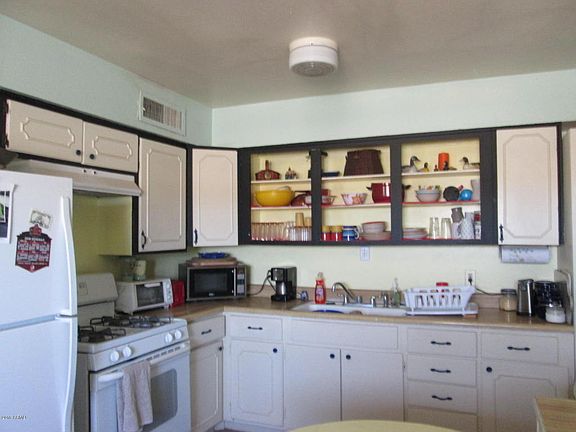 3rd image of 327 E Cameron Blvd