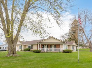 1102 Dixon Dr, Waterloo, IA 50701