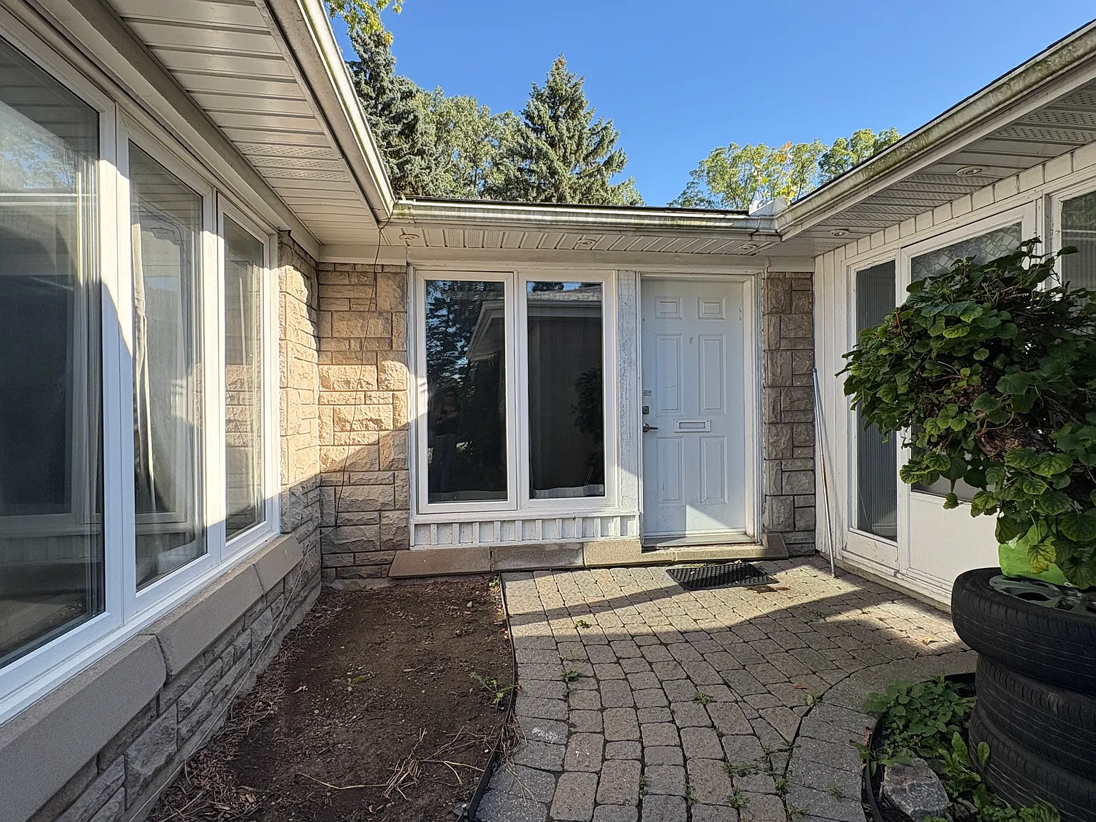 110 Wilson St, Ancaster — Photo 3