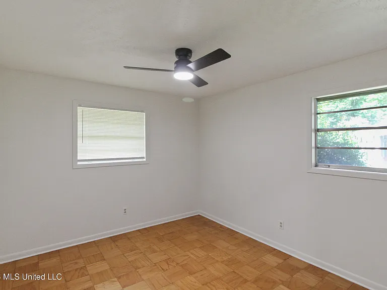 215 E Boyd St — Photo 15