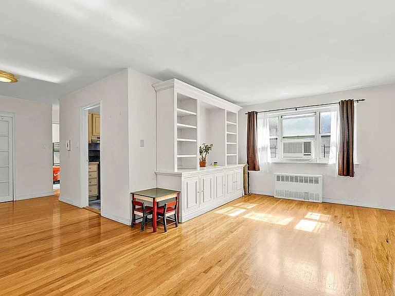 26-21 Union St #2F — Photo 6