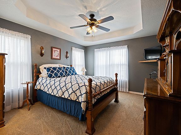 3rd image of 10 Homewood Ln