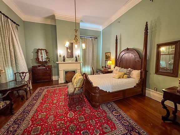 3rd image of 1180 E Broad St