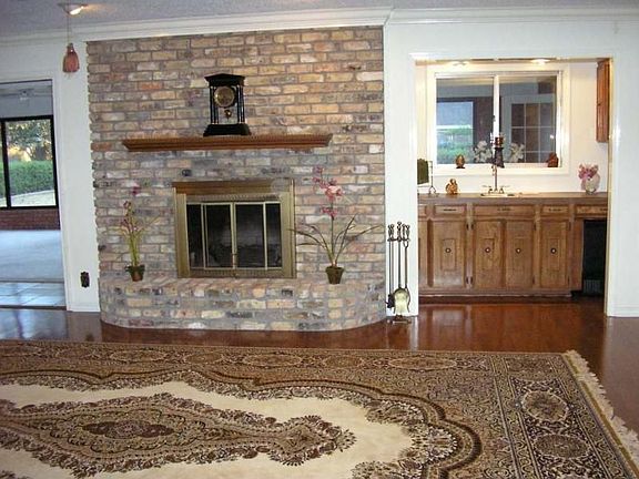 3rd image of 2712 Birchwood Dr