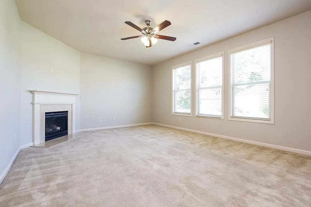 4 bed, 2.5 bath, 2216 sqft, $2,540 — Photo 2