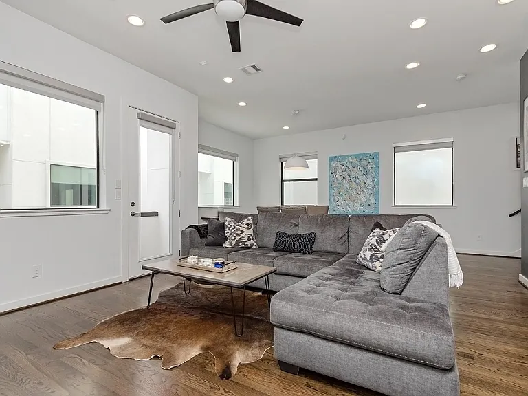 1814 Bingham St — Photo 14