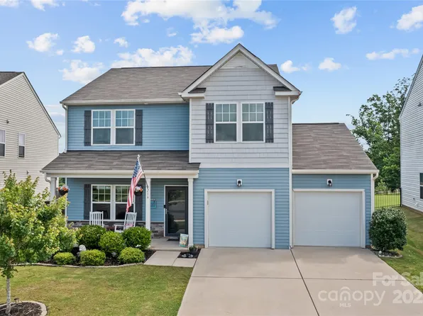 214 Hidden Lakes Rd, Statesville, NC 28677