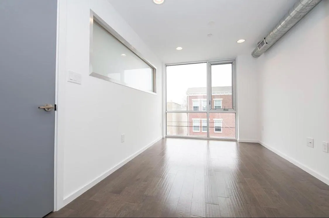 2 bed, 1200 sqft, $2,100 — Photo 4