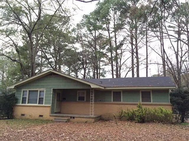 1st image of 604 Daniel Cir