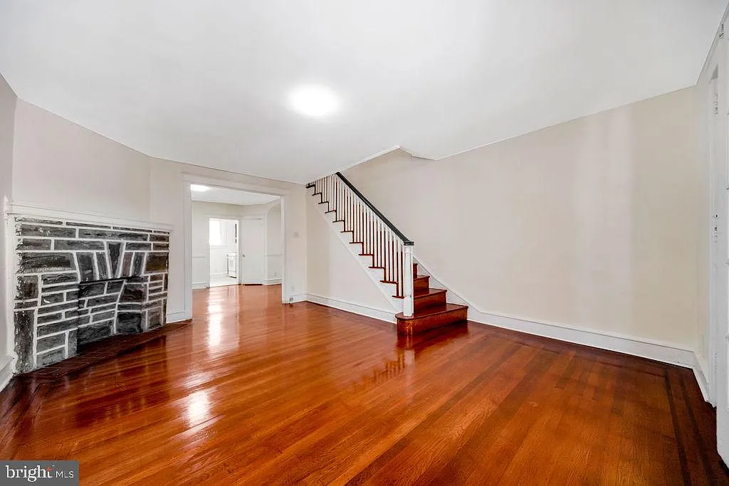 3 bed, 2.0 bath, 1227 sqft, $1,900 — Photo 4