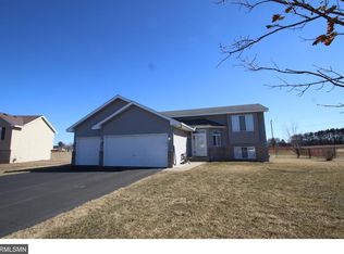 701 Hickory St SW, Isanti, MN 55040