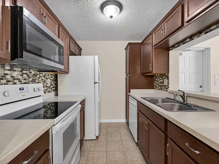 2512 SE Anchorage Cv #2 — Photo 10