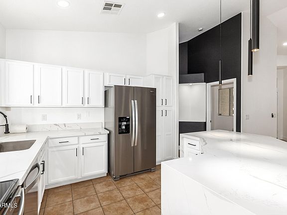 4th image of 2254 S BERNARD --