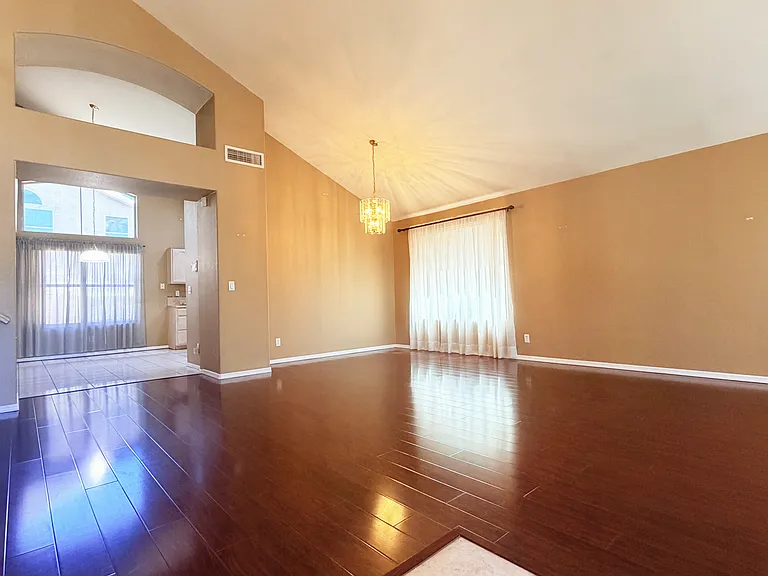 338 E Palomino Ct — Photo 3