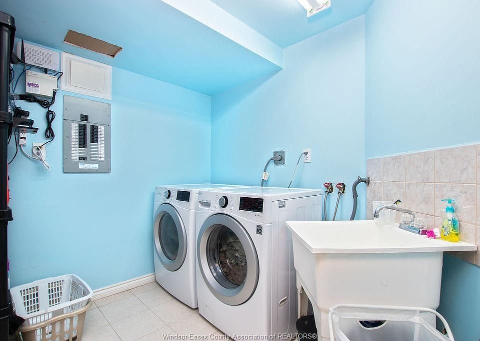 1020 Peach Blossom Cres, Windsor, ON N9G 2R5 Zillow