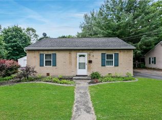 71 Penhurst Rd, Rochester, NY 14610