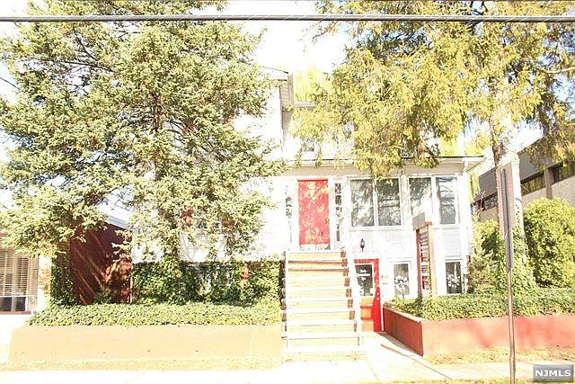 1st image of 390 Hillsdale Ave #2