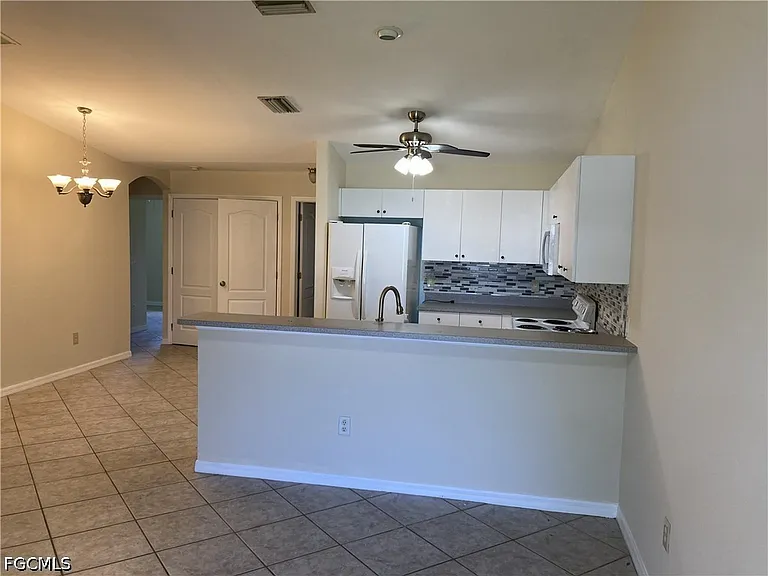 4415 SW 7th Pl — Photo 4
