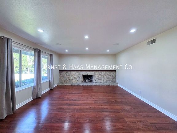 4th image of 926 E Bastanchury Rd