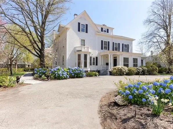 446 Bellevue Ave #3, Newport, RI 02840
