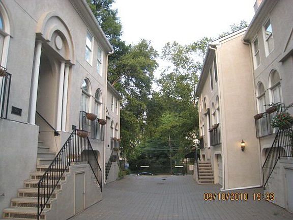 2nd image of 796 Piedmont Ave