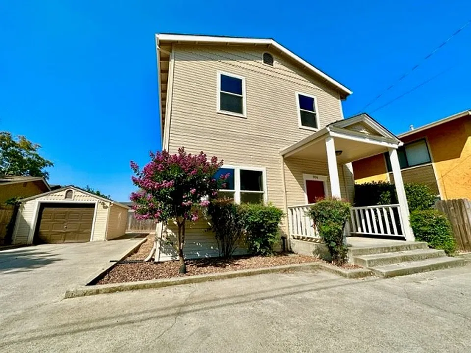 904 Walnut St