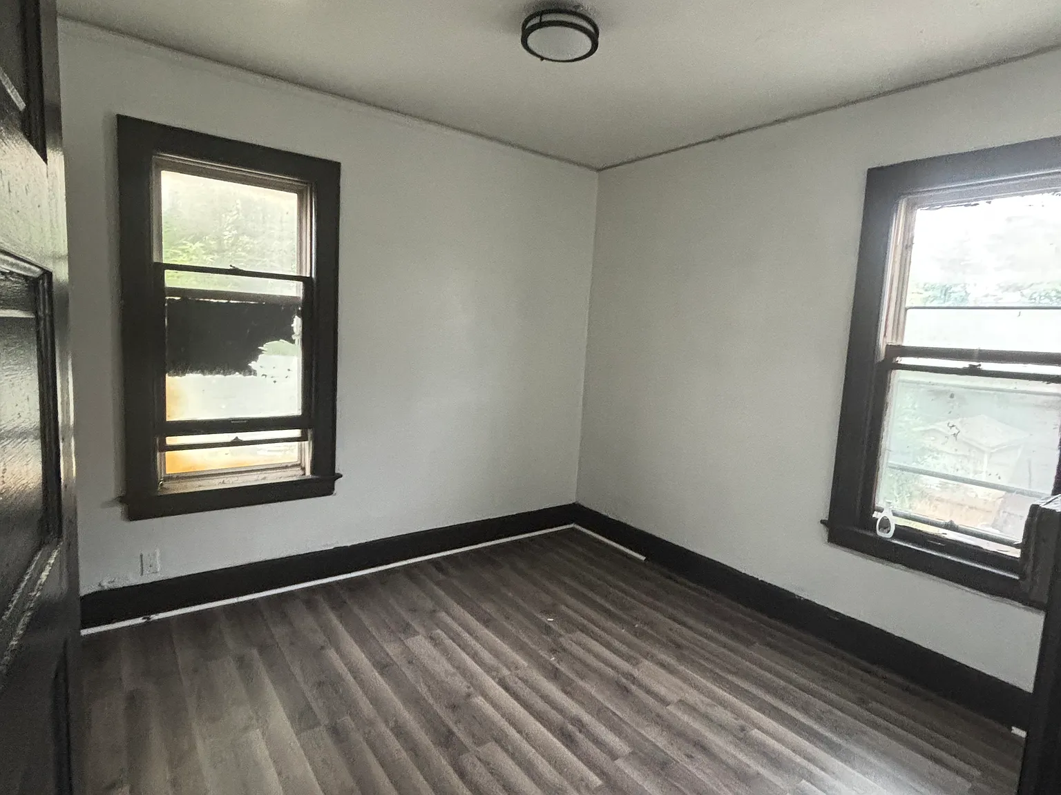 3 bed, 1100 sqft, $1,350 — Photo 2