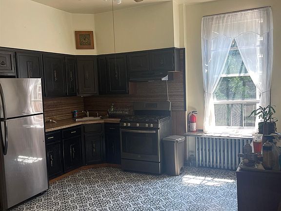 5th image of 582 Jersey Ave Floor 2