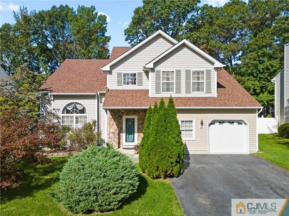 179 Navajo Dr, Aberdeen, NJ 07747