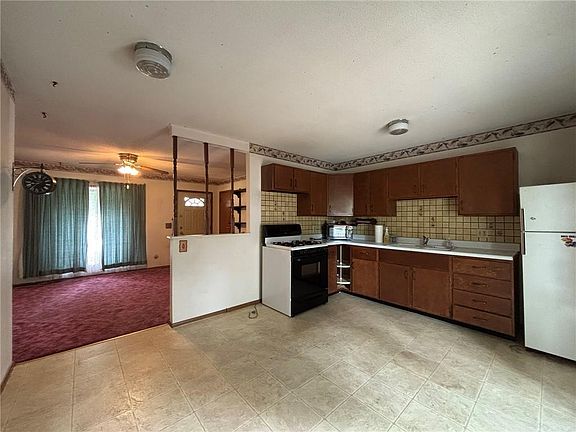 4th image of 2409 Beechwood Blvd