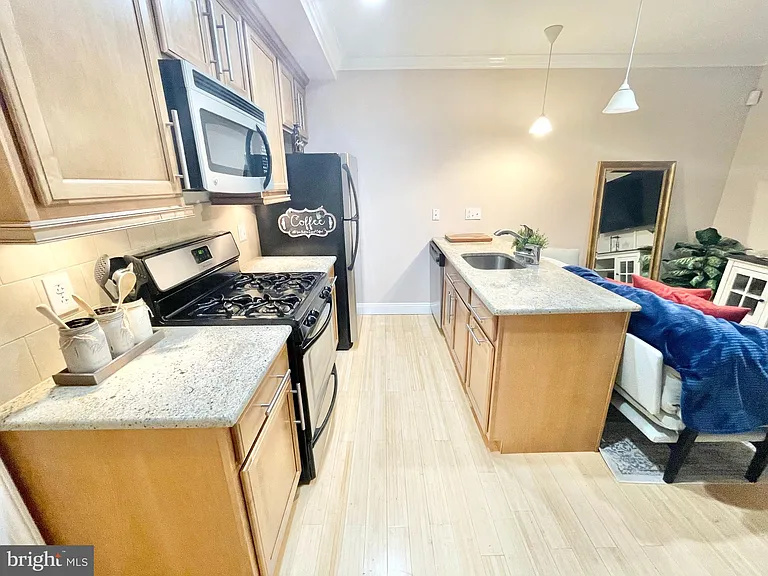 1716 Pine St #1R — Photo 7