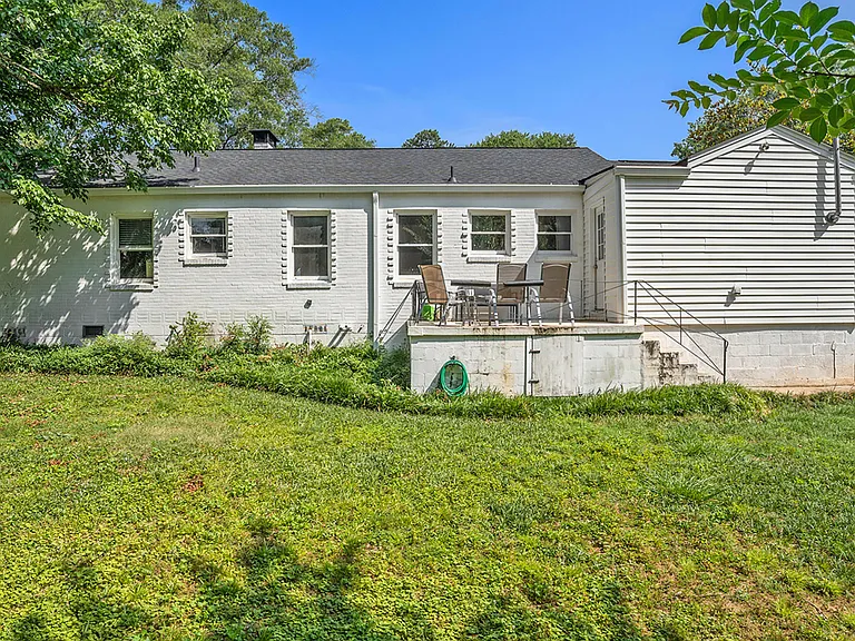 2263 Sanford Rd — Photo 17