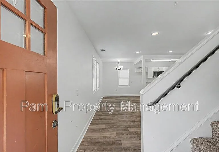 1200 E 37th St — Photo 3