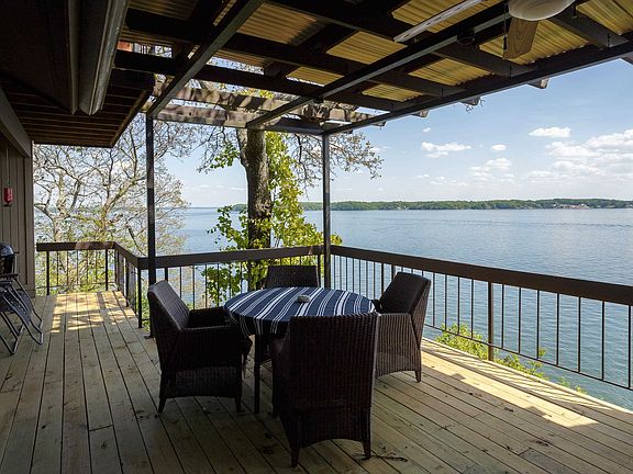 3rd image of 226 River Point Rd