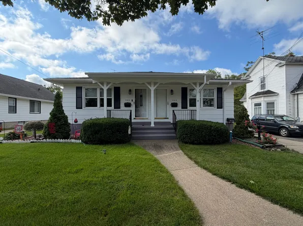 516 E Savidge St, Spring Lake, MI 49456