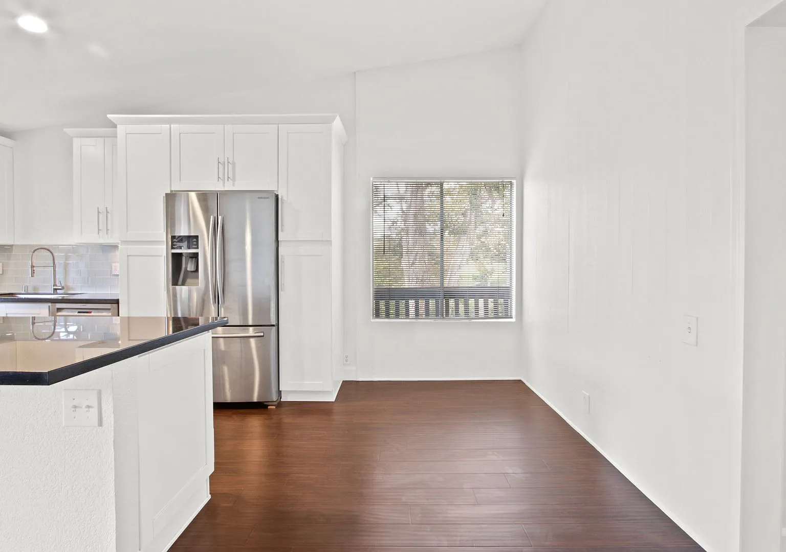 Beautifully Rehabbed Mission Viejo Condo Next To Everything — Photo 3