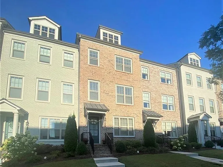 16 Lochurst Ln — Photo 1