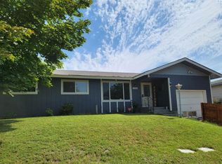 1103 Carriage Square Dr, Grandview, WA 98930