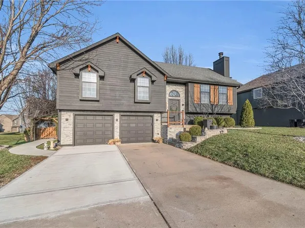 1101 SE Meridian Dr, Lees Summit, MO 64081