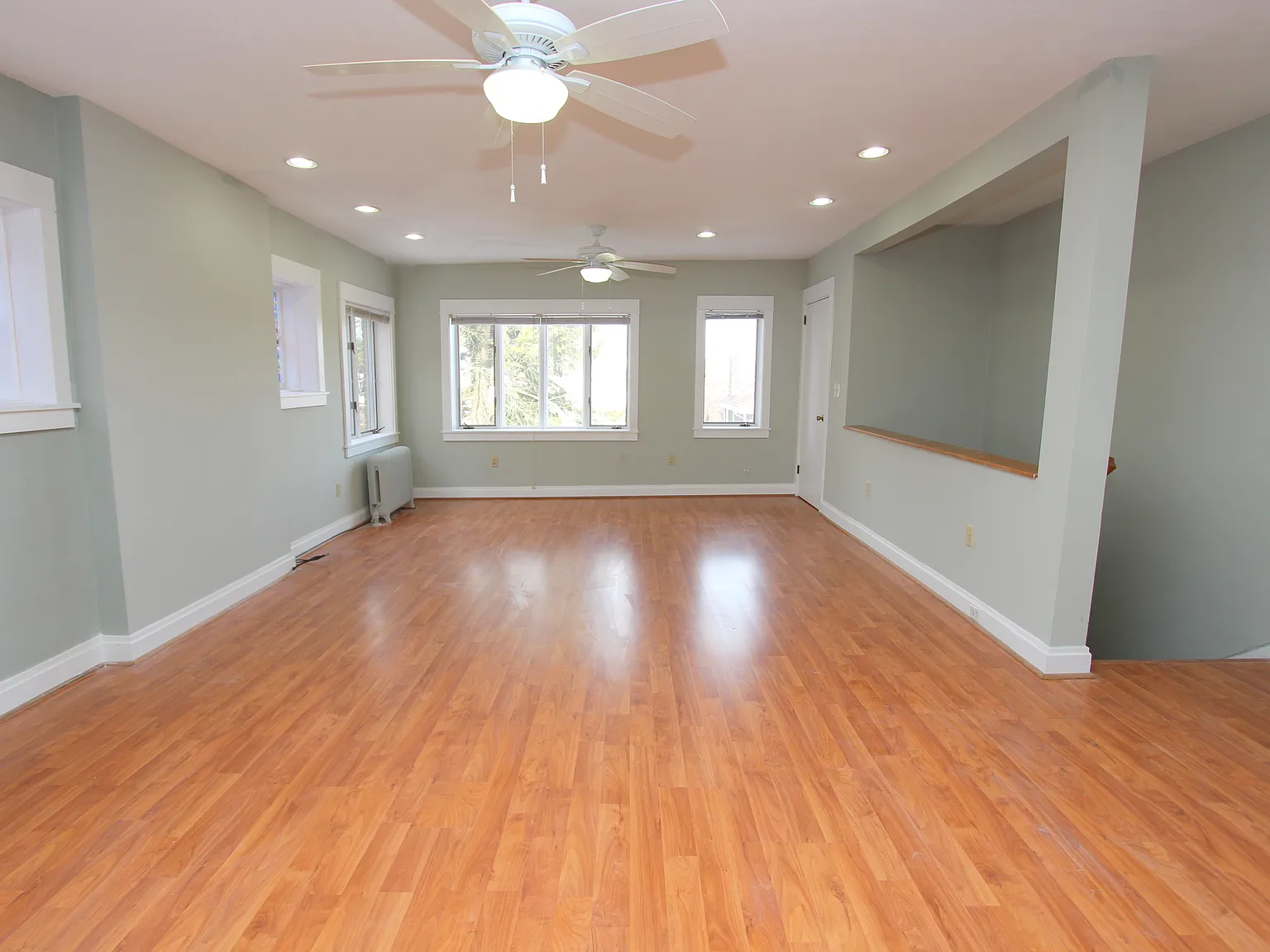 3 bed, 1.5 bath, 1200 sqft, $2,379 — Photo 3