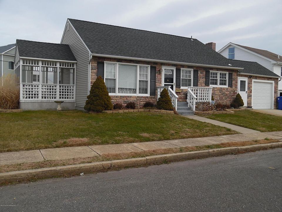 1st image of 114 Saint Lawrence Ave