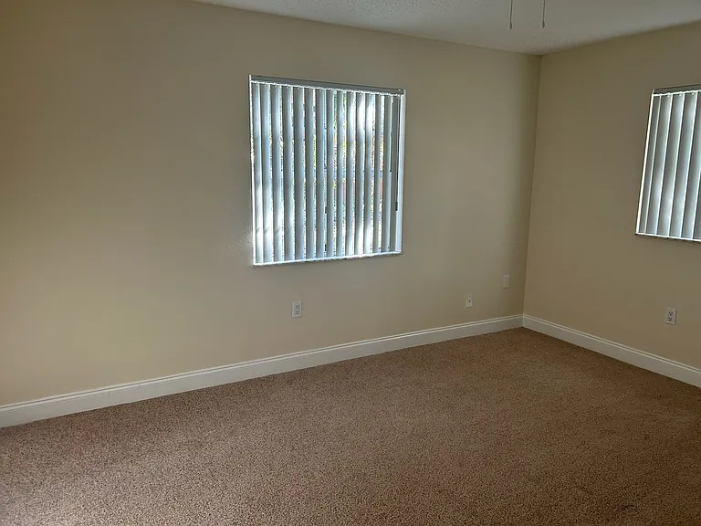 La Aloma Apartments — Photo 28