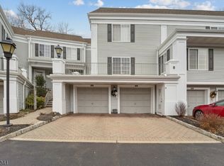 162 Riveredge Dr #162, Chatham, NJ 07928