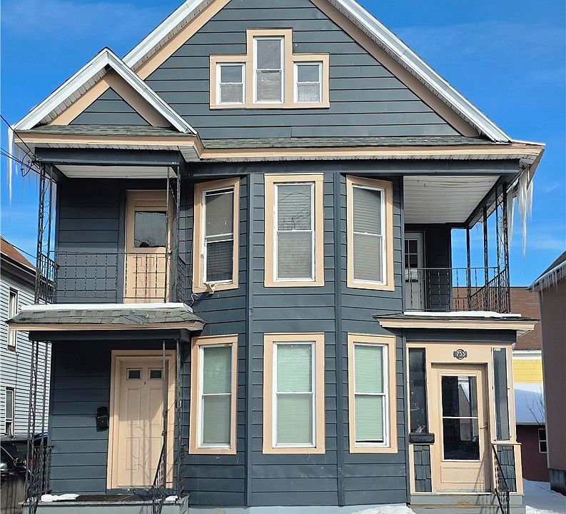 1st image of 733 Eagle St